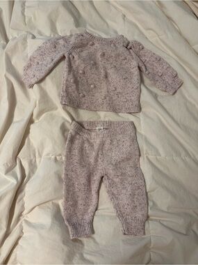 GAP Knit Sweater & Pants Set, with Nike shoes and white Bow. See photos